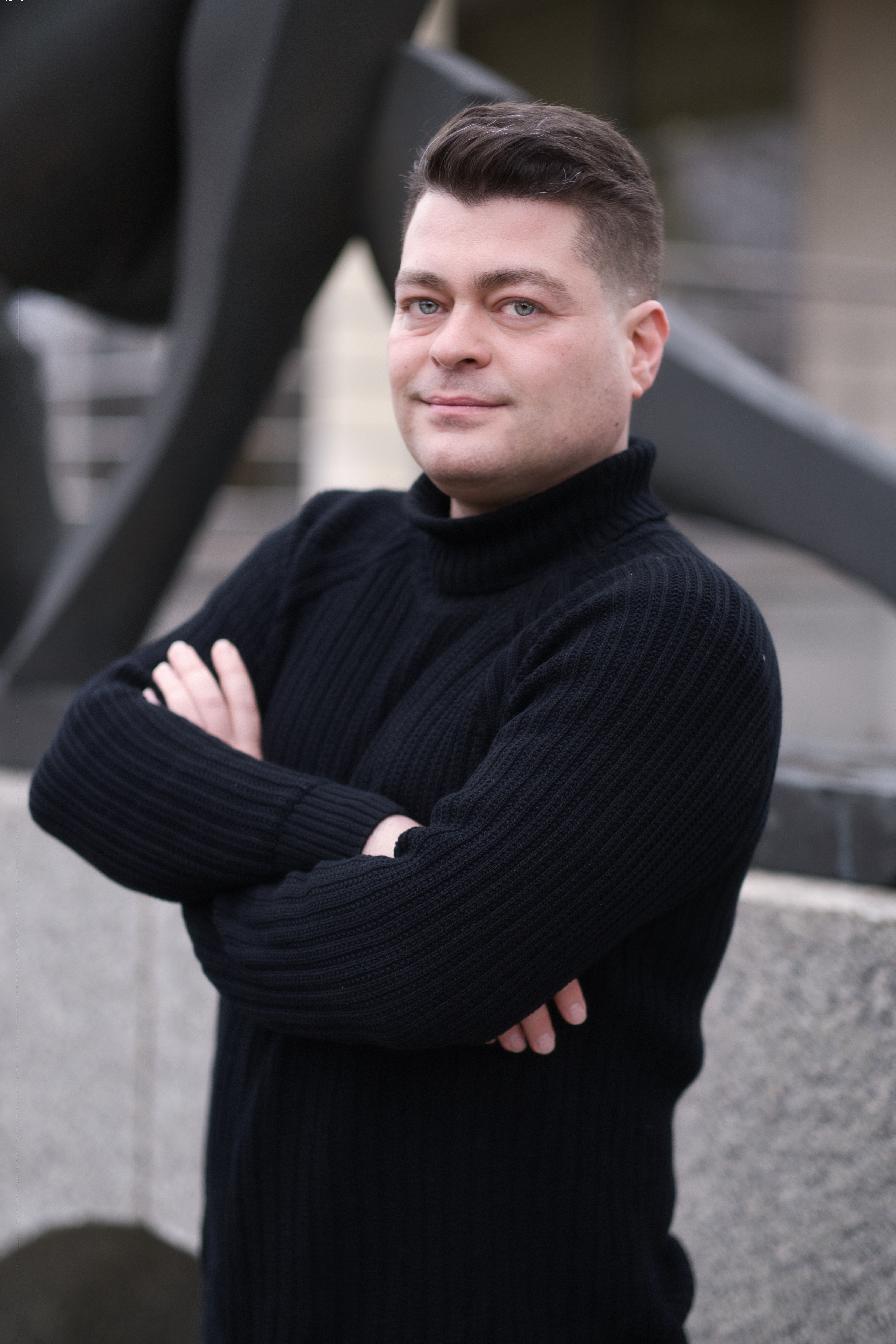 dr. Arash Akhshik
